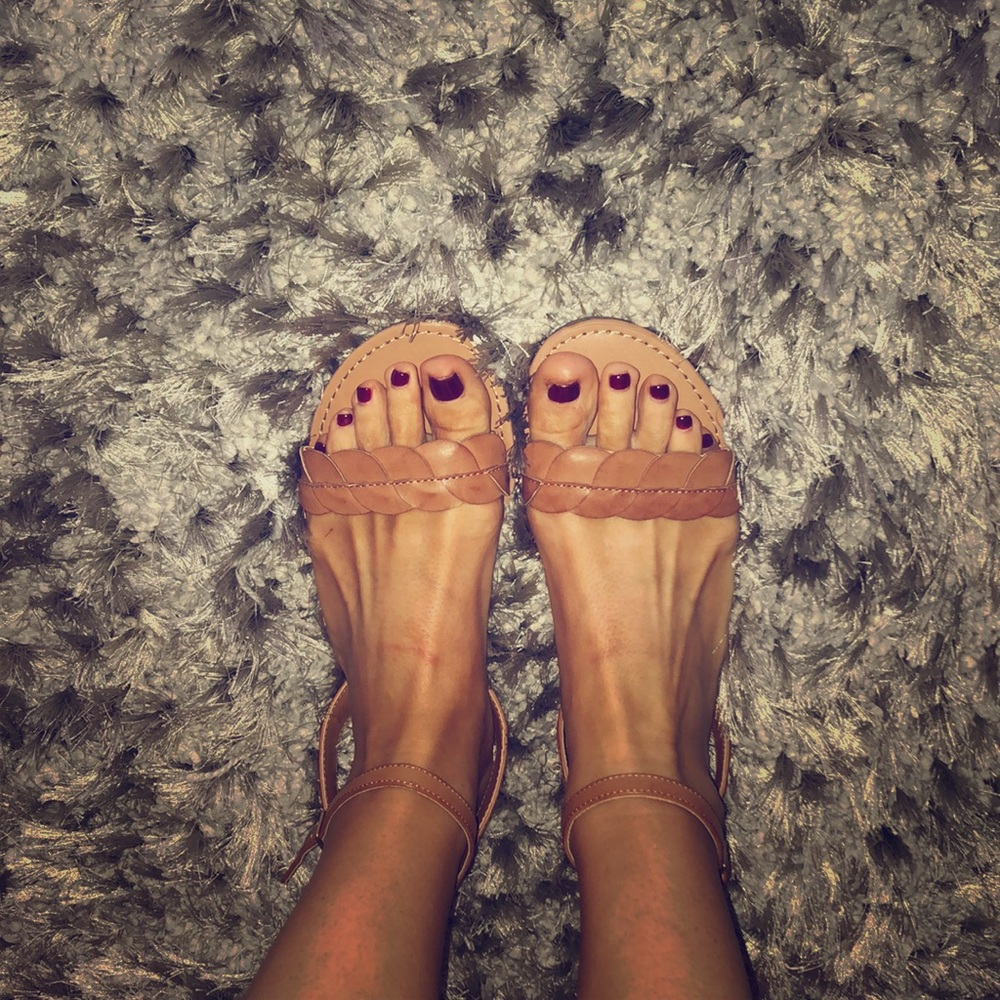 Women’s Tan summer sandals. 8.5
